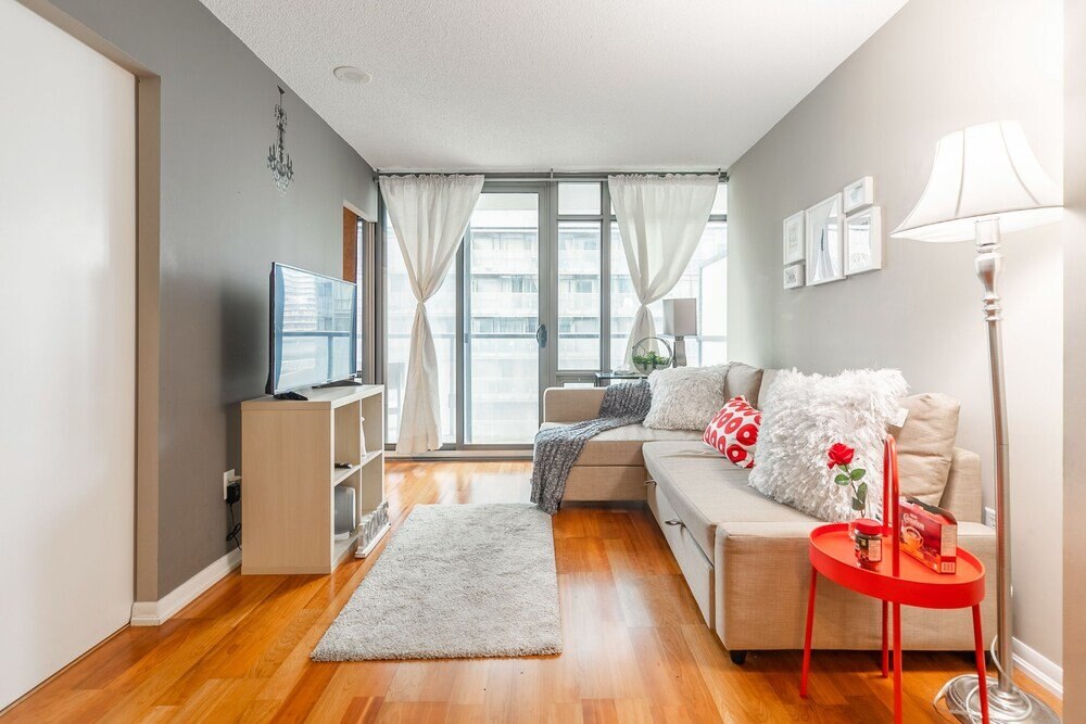Stylish Suite in Downtown Toronto - Tap to explore photos