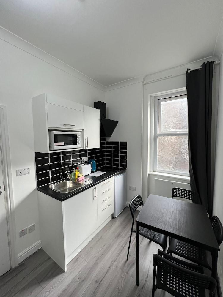 City Apartments Kings Cross - Tap to explore photos