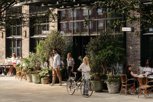The Hoxton, Southwark - Tap to explore photos