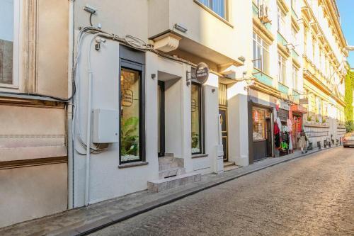 Royal Taksim Suites - Tap to explore photos