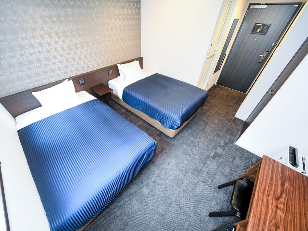 HOTEL LiVEMAX Nihonbashi Koamicho - Tap to explore photos
