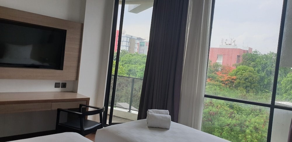 Rivoli Hotel Jakarta Room Type - Twin Room, Balcony