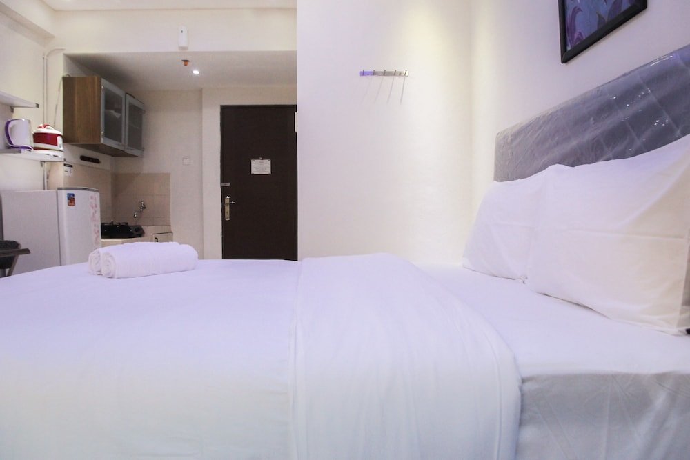 Comfy Studio Room Sunter Park View Apartment - Tap to explore photos