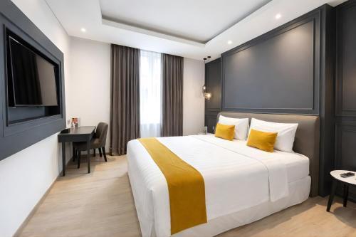 Hotel Shalva Jakarta Room Type - Royal Suite king Room (Hollywood Bed)