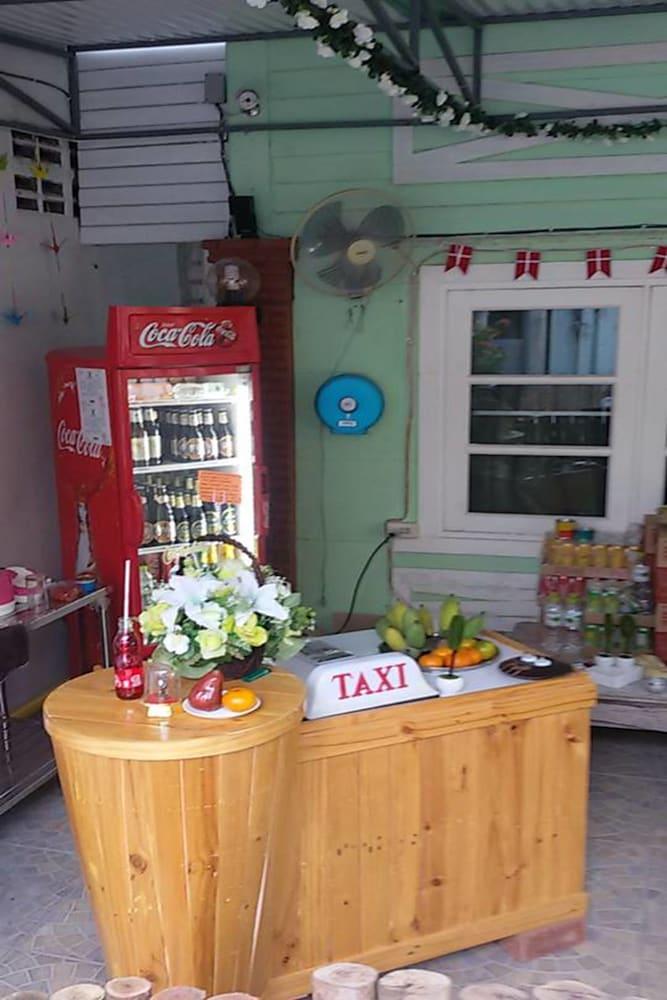 The Oasis Hostel - Adults Only - Tap to explore photos