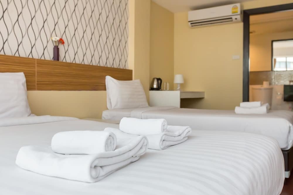 Snooze Hotel Thonglor Bangkok Room Type - Deluxe Triple Room