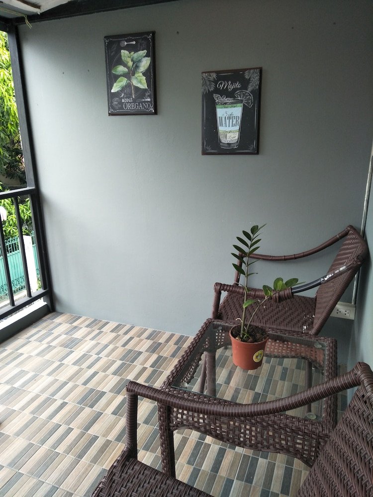 BADU sukhumvit - Hostel - Tap to explore photos