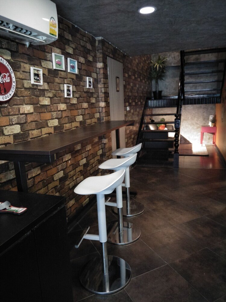 BADU sukhumvit - Hostel - Tap to explore photos