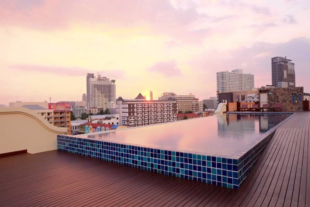 D Hotel Pattaya - Tap to explore photos