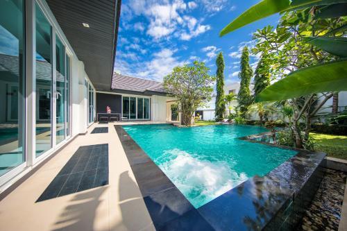 Premium Pool Villas Pattaya - Tap to explore photos