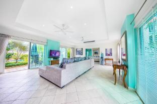 Premium Pool Villas Pattaya - Tap to explore photos