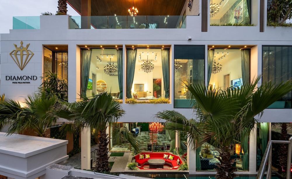 Premium Pool Villas Pattaya Room Type - Grand Ten-Bedroom Villa with Private Pool and Sauna