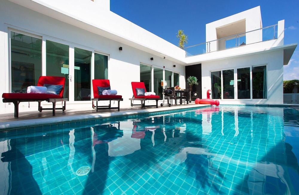 Premium Pool Villas Pattaya Room Type - Three-Bedroom Villa with Private Pool and Garden