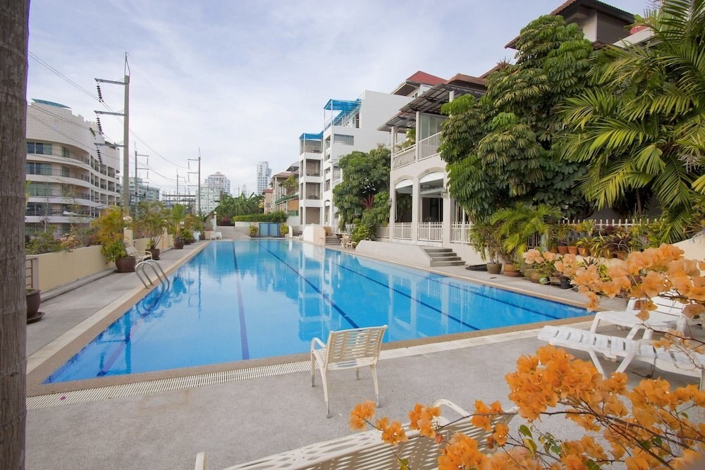 Argyle Apartments Pattaya - Tap to explore photos