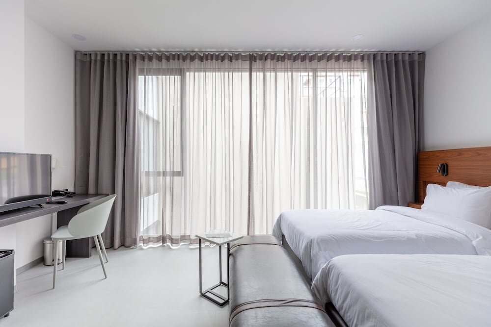 Reno Hotel Bangkok Room Type - Grand Deluxe Twin