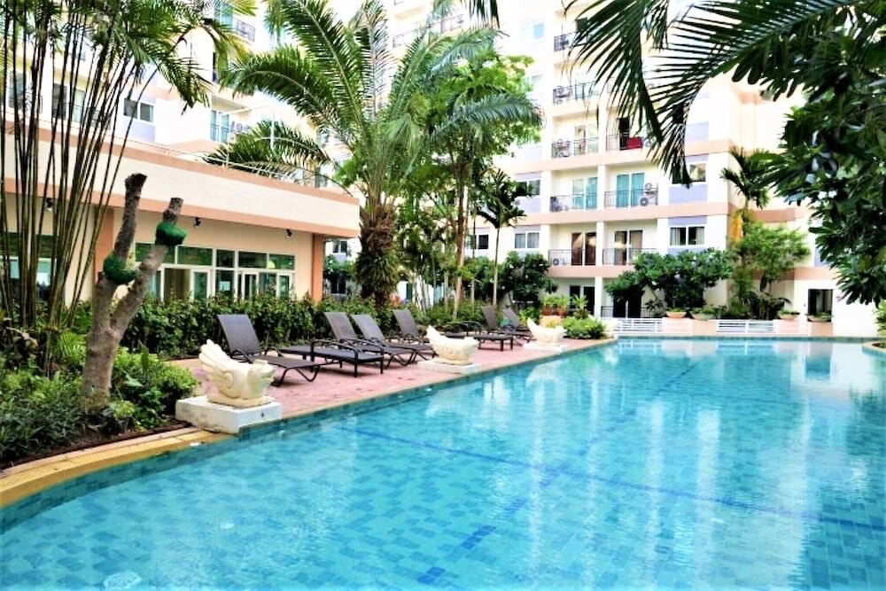 Park Lane Jomtien Resort - Tap to explore photos