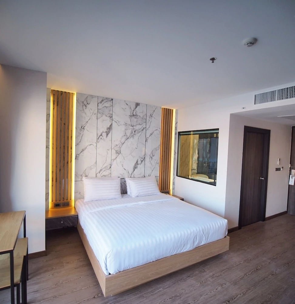 Sleep With Me Pattaya Room Type - Deluxe Room with Pool View