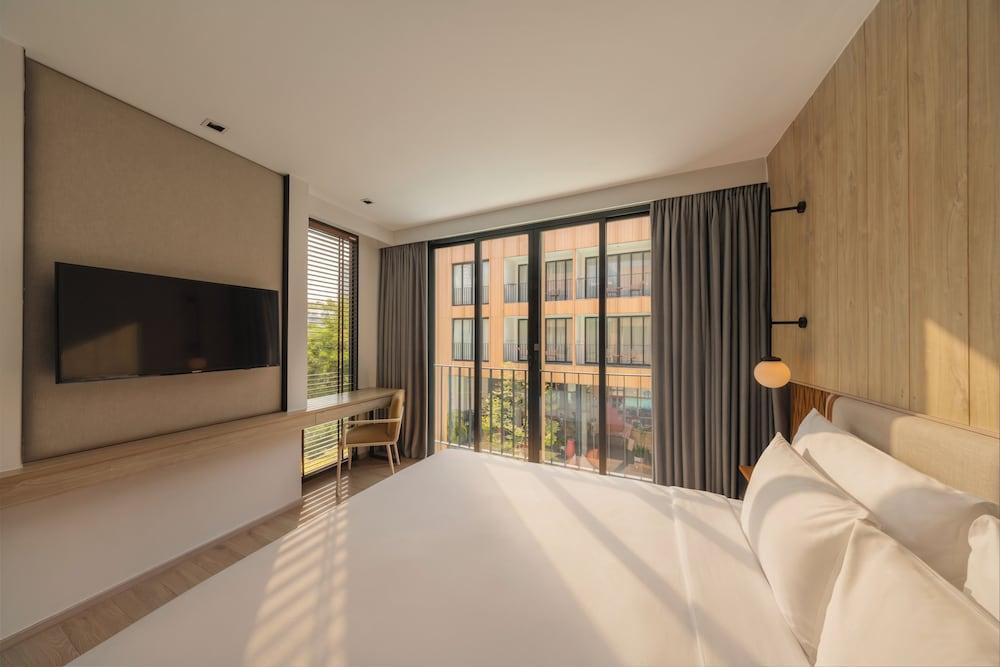 Craftsman Bangkok Room Type - Superior Room, 1 King Bed, Pool View