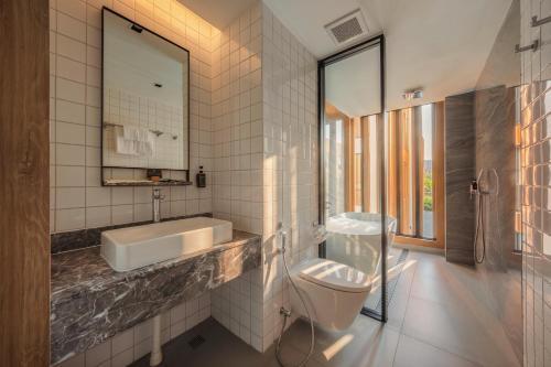 Craftsman Bangkok Room Type - Deluxe King Room with Balcony