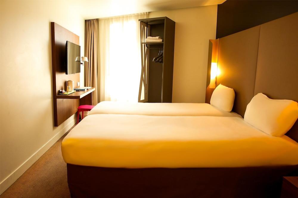 Campanile PARIS - Clichy Centre Room Type - Standard Room, 2 Twin Beds