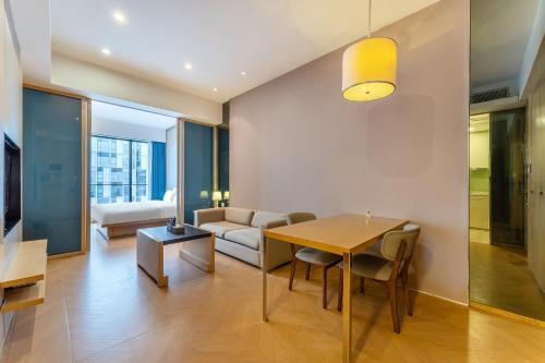 Yicheng Apartment PaZhou Poly World Center - Tap to explore photos