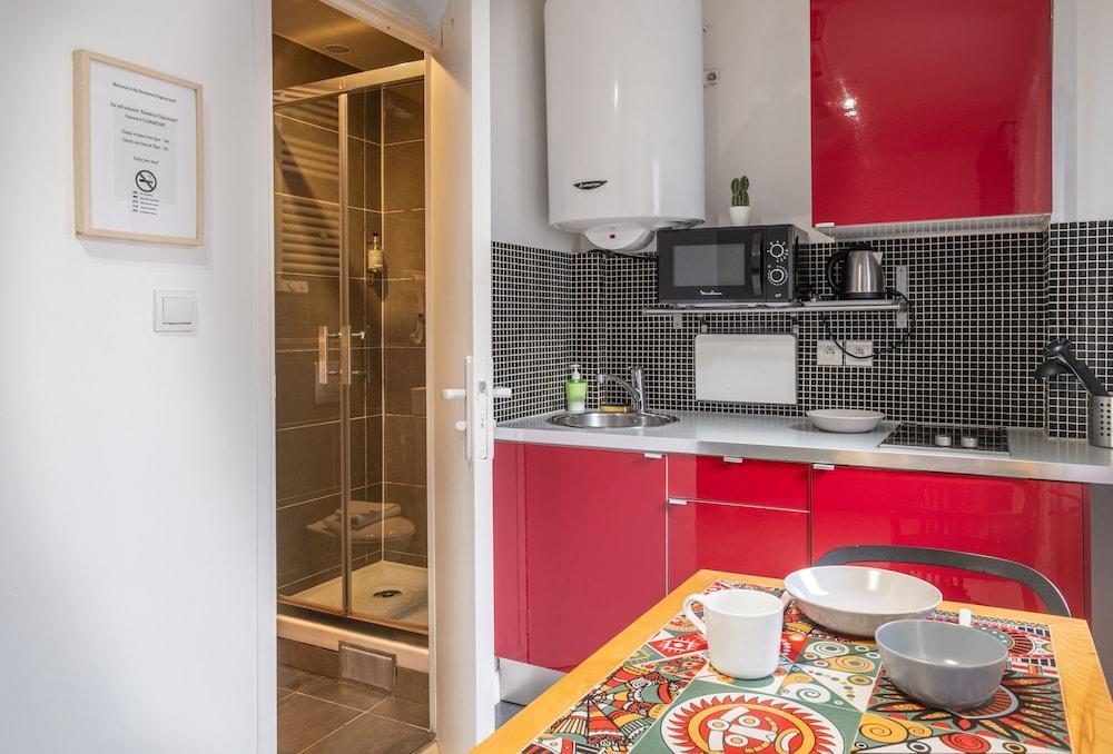 Résidence Clignancourt Room Type - Traditional Studio, 1 Queen Bed with Sofa bed, Non Smoking