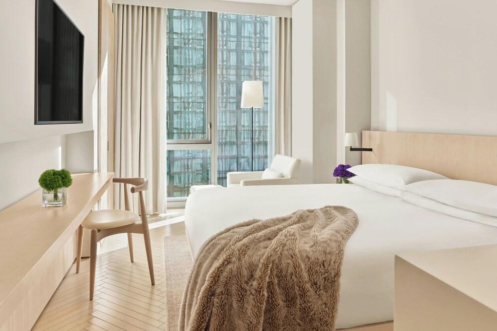 The Times Square EDITION Room Type - Deluxe Room, 1 King Bed, City View The Times Square EDITION Room Type - Deluxe Room, 1 King Bed, City View