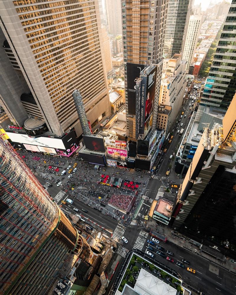 The Times Square EDITION, New York Start From USD 373 per night - Price,  Address & Reviews