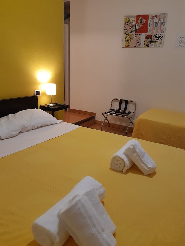 AD Trastevere Guest House Room Type - Triple Room (Yellow)