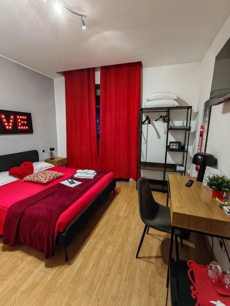 AD Trastevere Guest House Room Type - Double Room (Red)