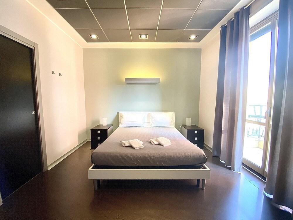 Gemini Guest House Room Type - Standard Double Room, Balcony, Courtyard View
