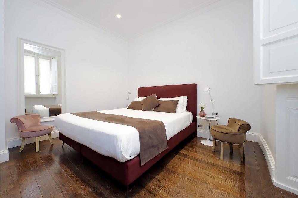 Youroom Carrozze Room Type - Deluxe Room