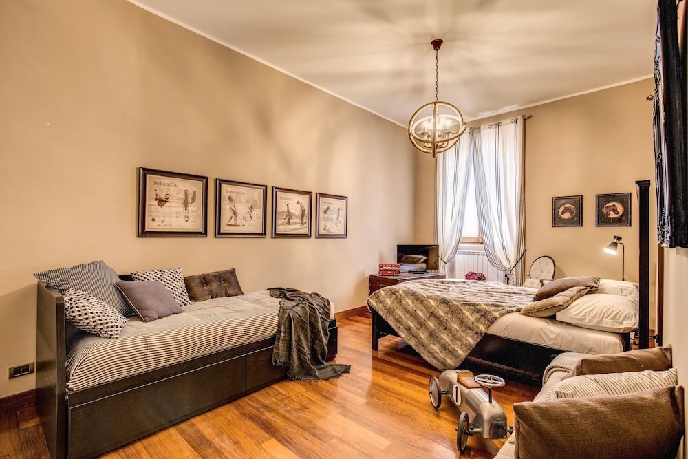 Spanish Steps Miracle Suite - Tap to explore photos
