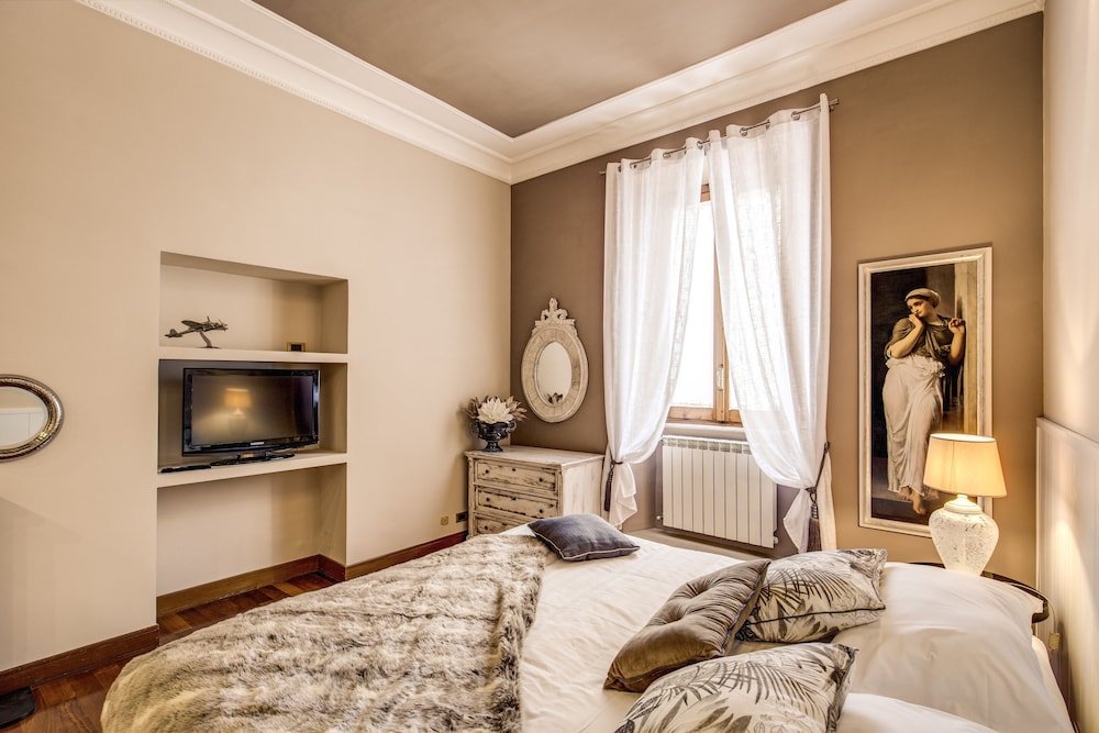 Spanish Steps Miracle Suite - Tap to explore photos