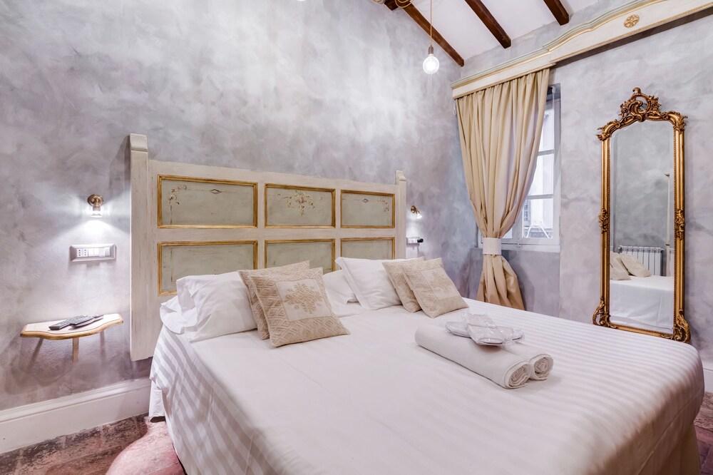 Colonna Suite - Spanish Steps Suite & Spa - Tap to explore photos