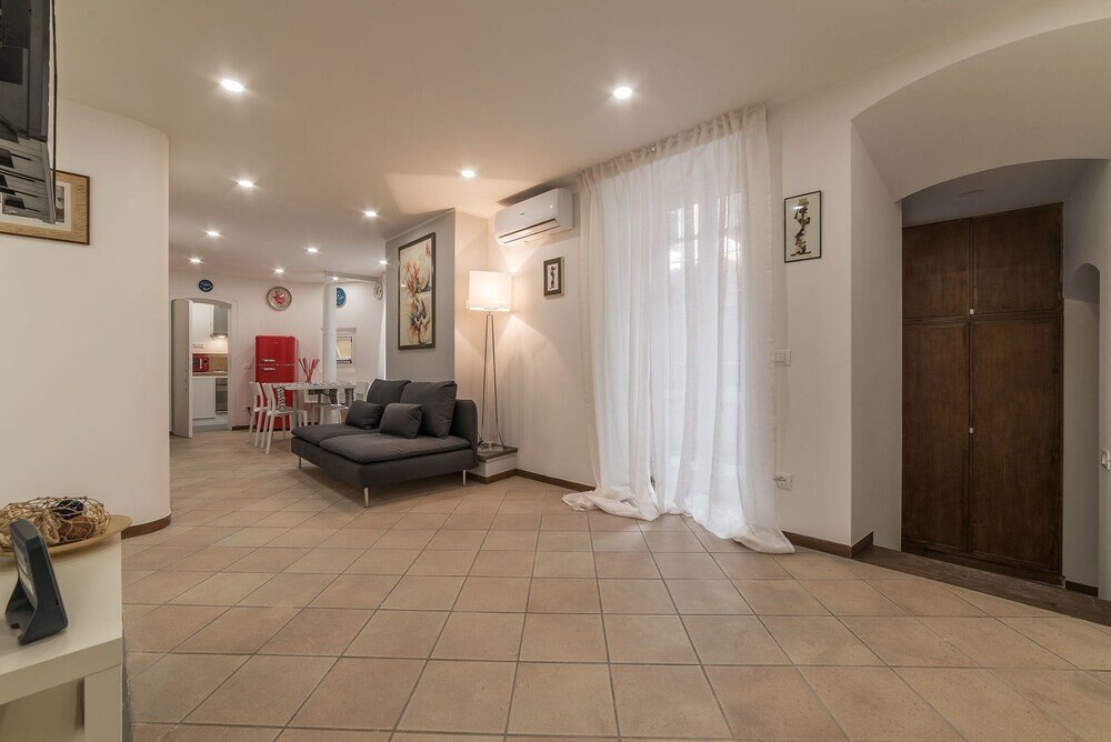 Montecitorio Lovely Apartment - Tap to explore photos