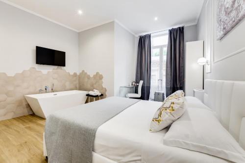 Opera Private Suites by Premium Suites Collection Room Type - Superior Suite