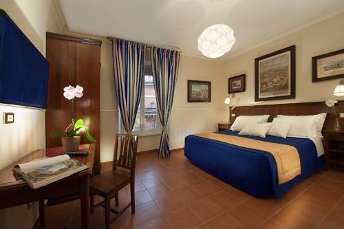 Budget Rooms Des Arts Room Type - Standard Double Room with Shared Bathroom Budget Rooms Des Arts Room Type - Standard Double Room with Shared Bathroom