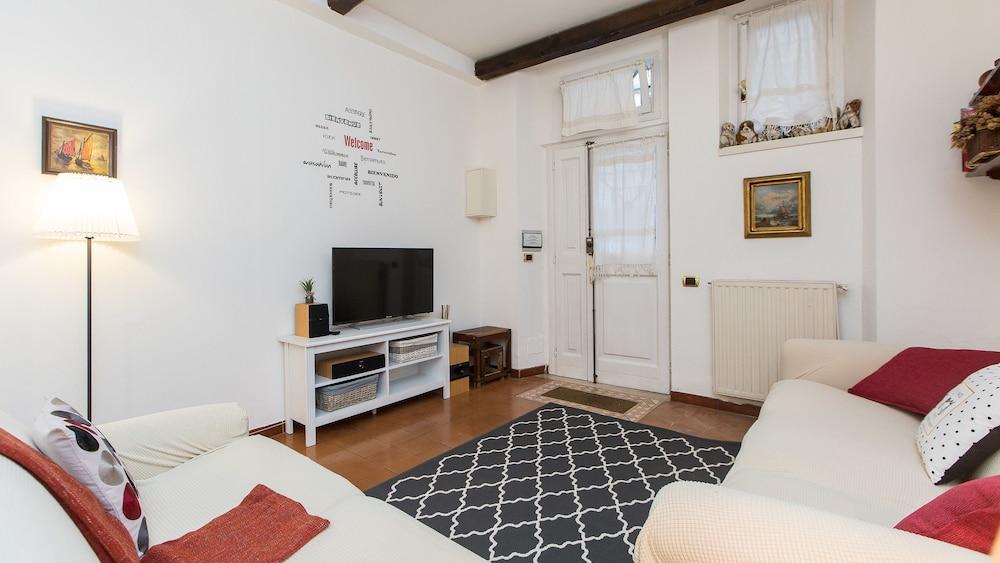 Rental In Rome Panieri Terrace Apartment - Tap to explore photos