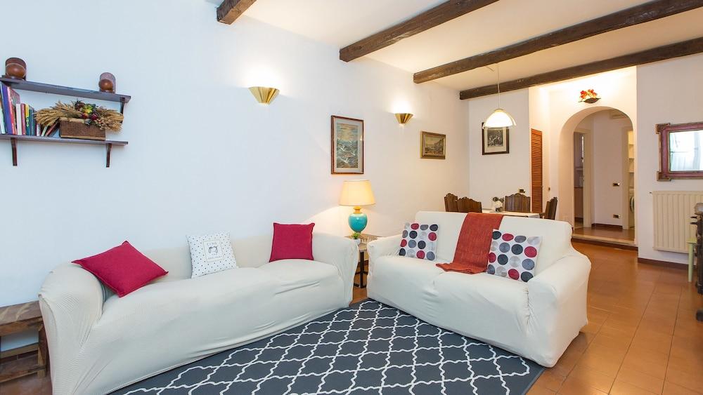Rental In Rome Panieri Terrace Apartment - Tap to explore photos