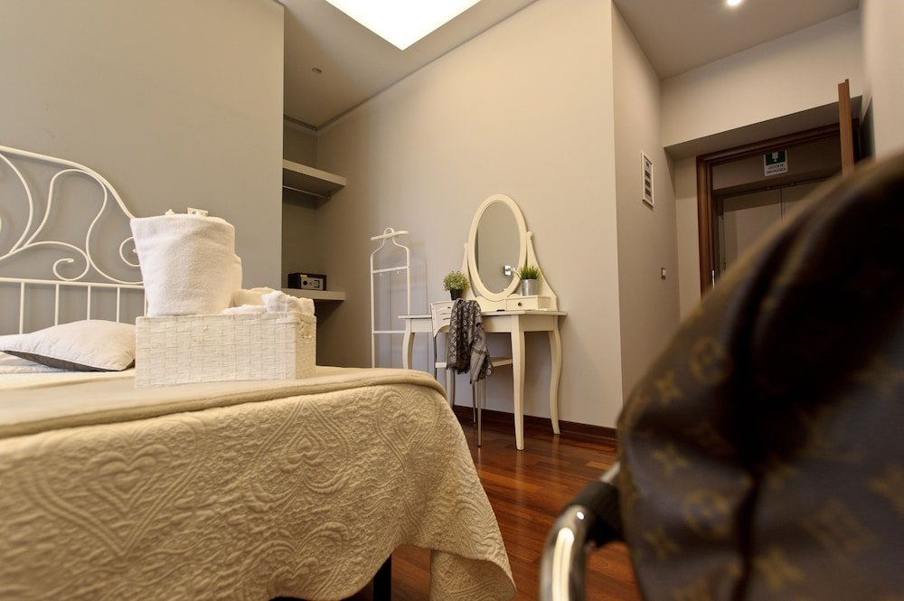 Borghese Executive Suite - Tap to explore photos