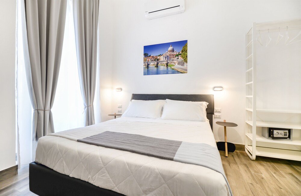 Clementi 18 Suites Rome Room Type - Suite, 1 Queen Bed, Bathtub