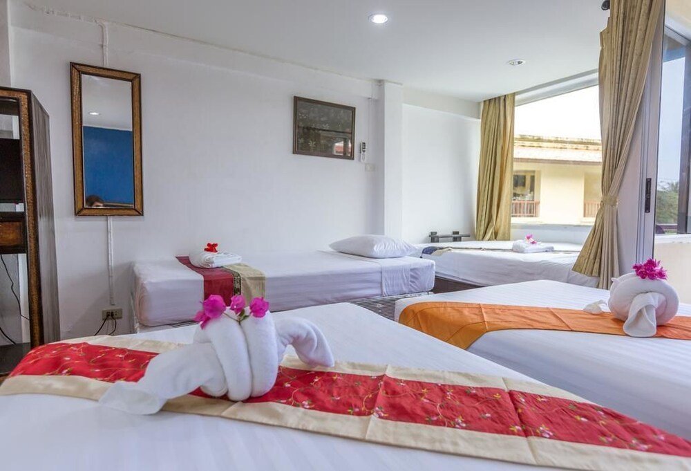 Porterhouse Beach Hotel Room Type - Family Suite, Multiple Beds, Garden View, Corner