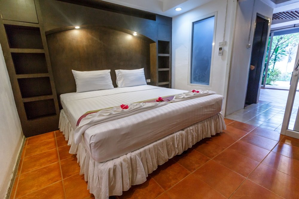 Porterhouse Beach Hotel Room Type - Junior Suite, 2 Bedrooms, Garden View
