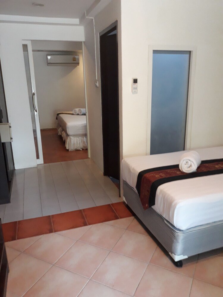 Porterhouse Beach Hotel Room Type - Deluxe Suite, 2 Bedrooms, Garden View