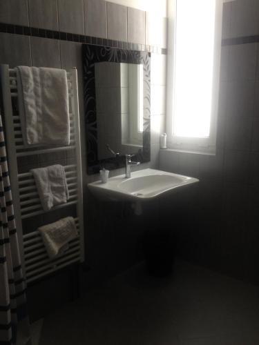 Hôtel Moderne Room Type - Double Room with Private Bathroom