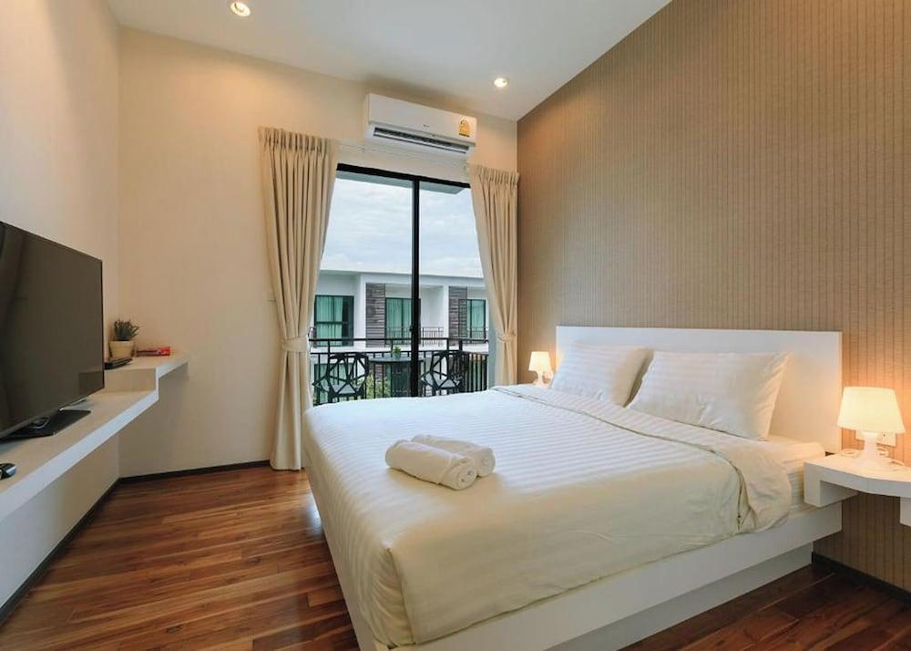 The Title Beach Front Room Type - Studio with Pool View