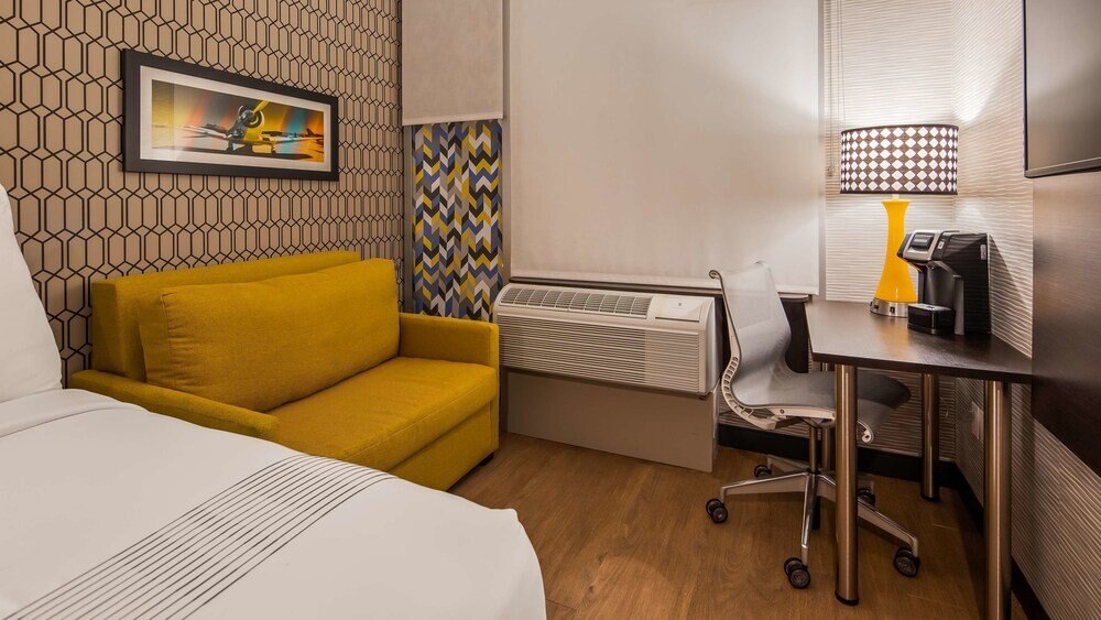 GLo Best Western Brooklyn NYC - Tap to explore photos