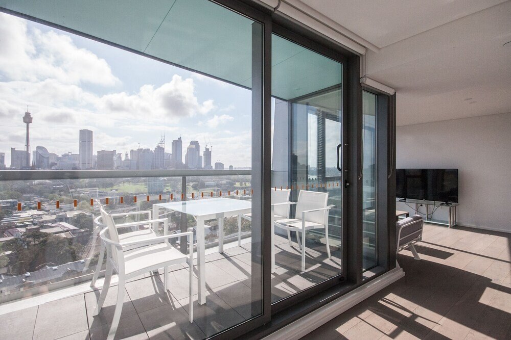 Modern 2 Bedroom Potts Point Apartment