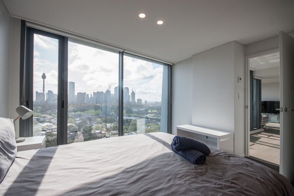 Modern 2 Bedroom Potts Point Apartment - Tap to explore photos